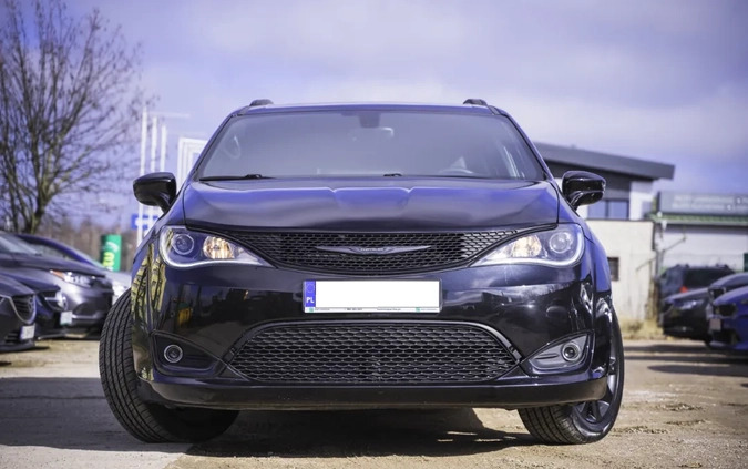 Chrysler Pacifica cena 104700 przebieg: 197000, rok produkcji 2018 z Białystok małe 497